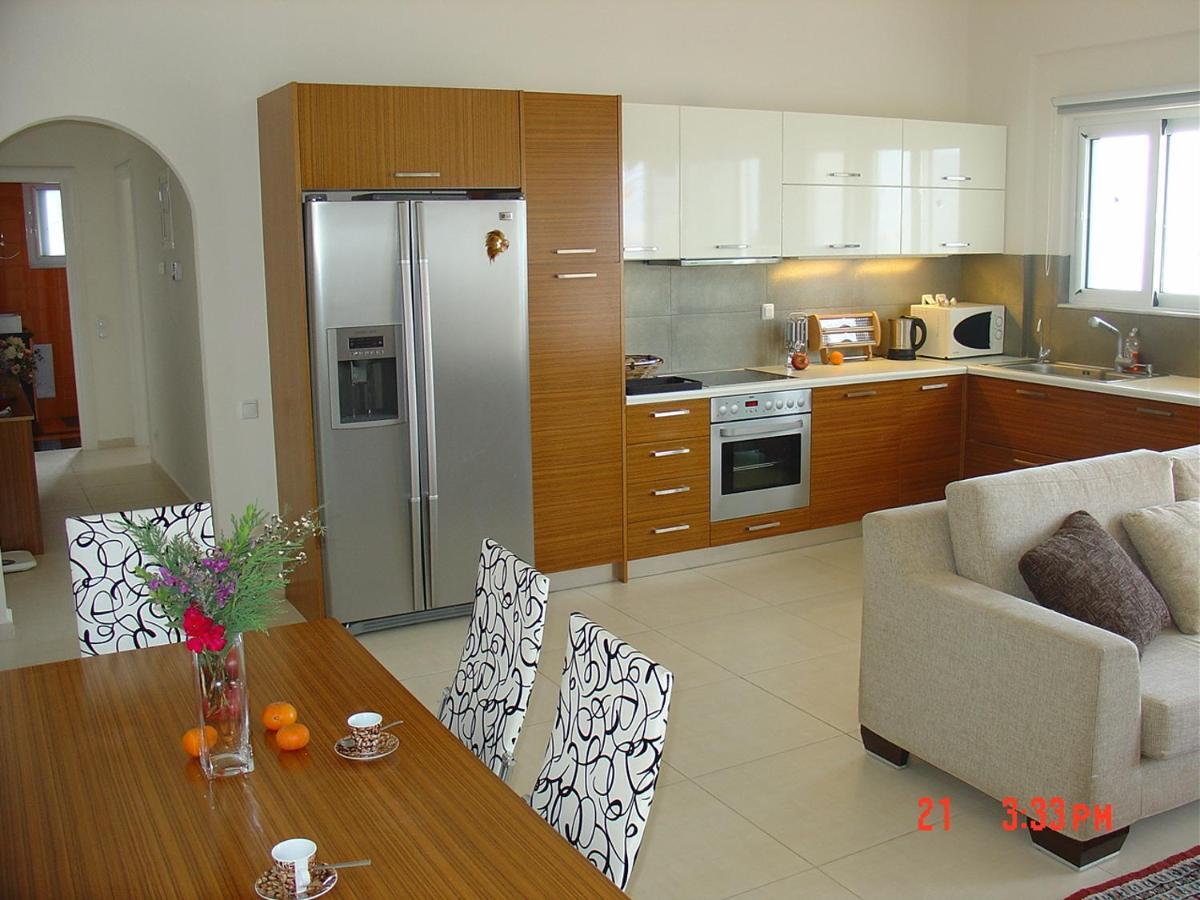 Verga First Floor Apartment 외부 사진